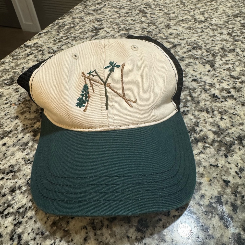 Basketcase Gallery structureless NY cap